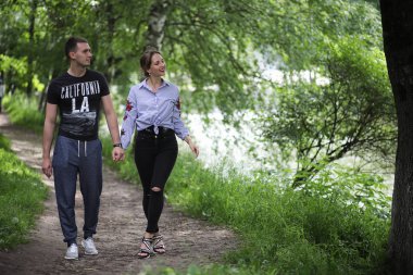 Güzel genç bir çift 