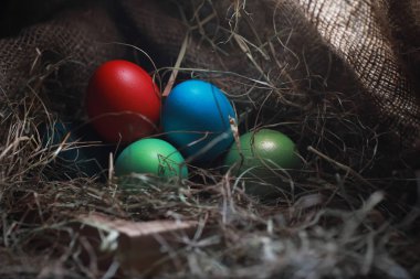 Çuval bezi üzerinde Yumurta Boyalı Paskalya