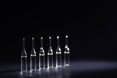 Tıbbi ilaç ampulleri. Enjeksiyon için ilaçlar.