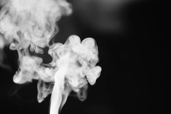Белый дым на черном фоне. Текстура дыма. Мбаппе — стоковое фото