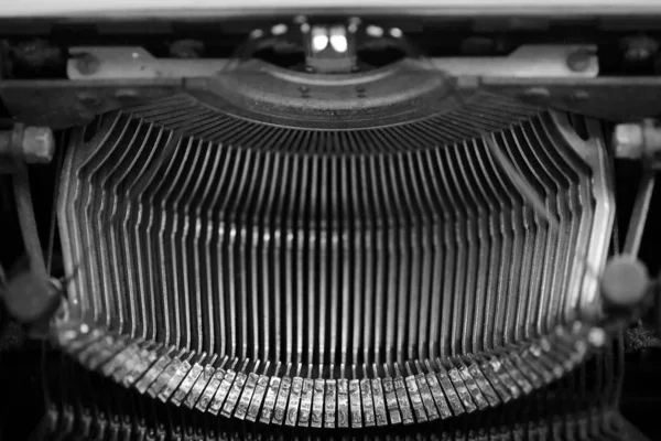 Olika små metall element av en gammal skrivmaskin — Stockfoto