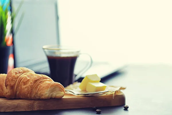 Pasteles Frescos Mesa Croissant Con Sabor Francés Para Desayuno — Foto de Stock