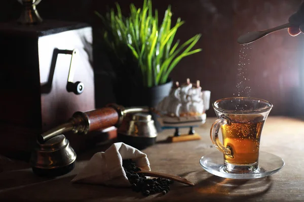 Cervejando Chá Uma Mesa Madeira Manhã — Fotografia de Stock