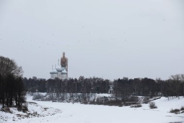 Kırsal alanların ve yolların kış manzarası