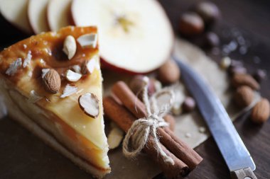 Tarçın ve meyve lezzetli pasta 