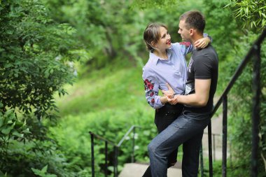 Güzel genç bir çift 