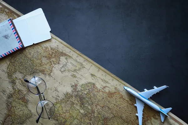 Concepto Viaje Mapa Sobre Mesa Modelo Avión — Foto de Stock
