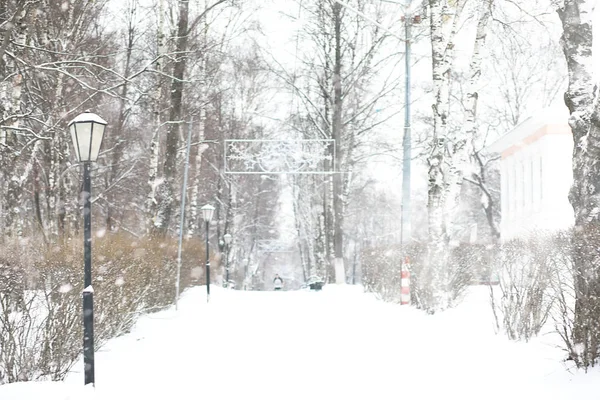 Winterlandschap van akkers en wegen — Stockfoto