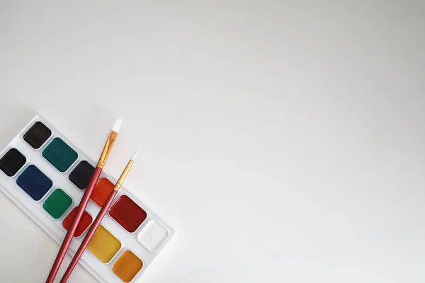 Papelería Para Dibujar Pinturas Sobre Una Hoja Blanca Pape — Foto de Stock