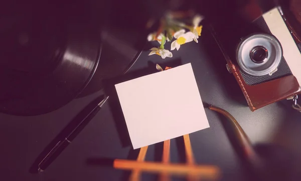 Vinyl plate and retro camera — Stock Photo, Image