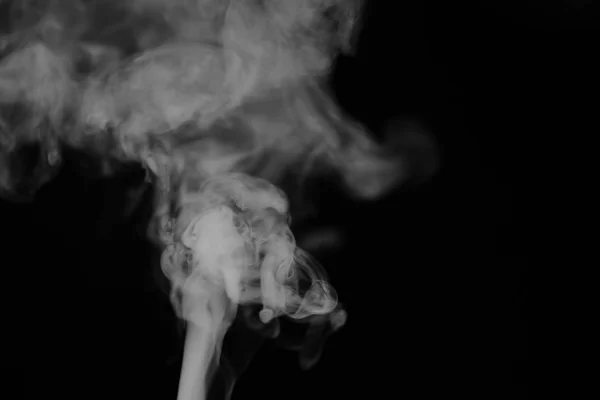 White smoke on a black background. Texture of smoke. Clubs of wh — Stock Photo, Image