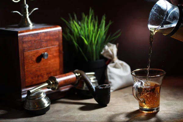 Cervejando Chá Uma Mesa Madeira Manhã — Fotografia de Stock