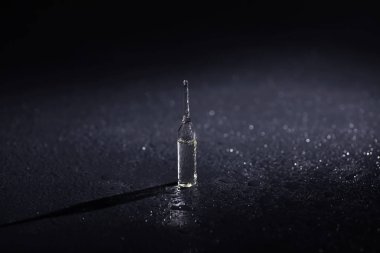 Tıbbi ilaç ampulleri. Enjeksiyon için ilaçlar.