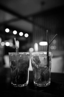 Bir tabloda bir kafe nesneleri