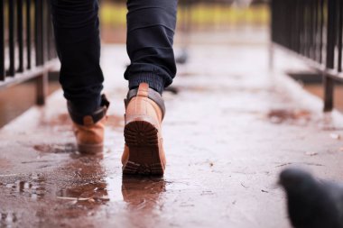 Ekim ayında sonbahar yağmurlu park