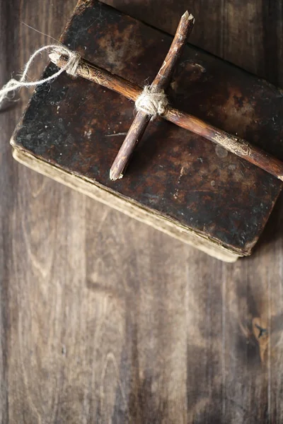 Religion tom bok cross säckväv — Stockfoto