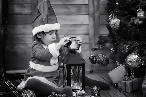 Un niño esperando a Santa Claus — Foto de Stock