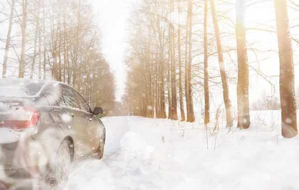 Car on a snowy winter road in fields. — Stock Photo, Image