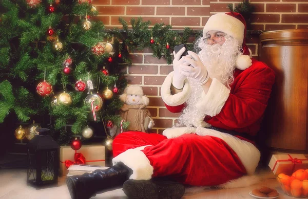 Santa Claus s vánoční stromeček — Stock fotografie