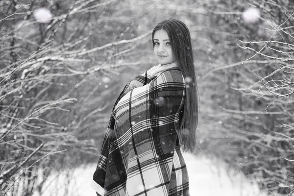 A girl in a winter cloudy day — Stock Photo, Image