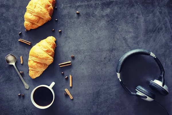 Frisches Gebäck Auf Dem Tisch Croissant Mit Französischem Geschmack Zum — Stockfoto