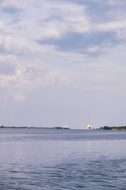 Göl manzara. Su doku. Şafakta gölüdür. Ağız