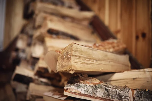 Σόμπα ξύλου. Καυσόξυλα για θέρμανση φούρνου. Αποθήκη για — Φωτογραφία Αρχείου