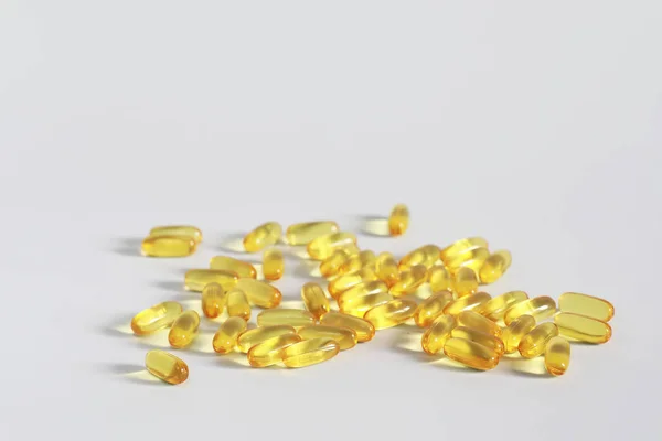 Medicamentos médicos cápsulas transparentes de color amarillo —  Fotos de Stock