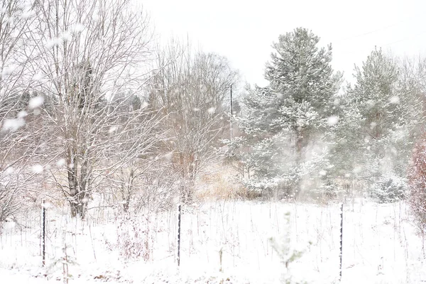 Zimowy krajobraz pól i dróg wiejskich — Zdjęcie stockowe