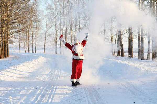 Santa in the winter field. Santa magical fog is walking along th — Stock Photo, Image