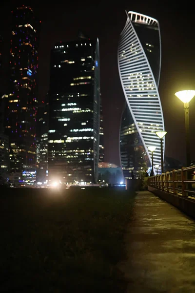 İş Merkezi ile yüksek gökdelenler