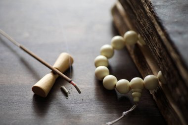 Boncuk ve tütsü ahşap tablo