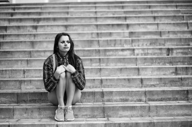 Kız bir palyaço makyaj siyah ve beyaz