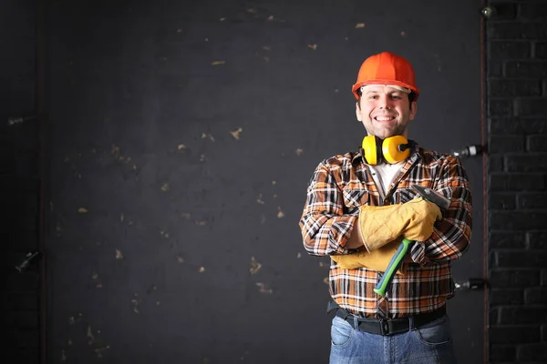 Koruyucu bir kask içinde erkek mimar Oluşturucu — Stok fotoğraf