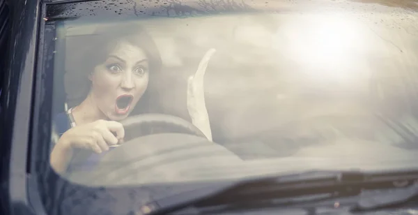 Girl driving a car bad emotions — Stock Photo, Image