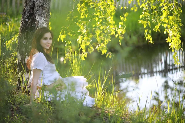 Mulher Grávida Natureza Para Verão Passeio — Fotografia de Stock