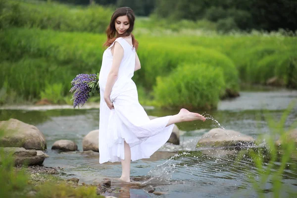 Mulher Grávida Natureza Para Passeio Verão — Fotografia de Stock