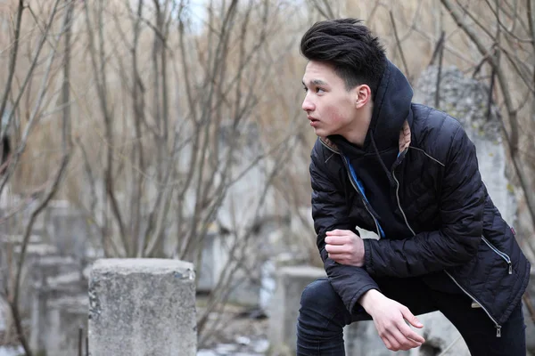 Asiatico ragazzo adolescente in natura — Foto Stock