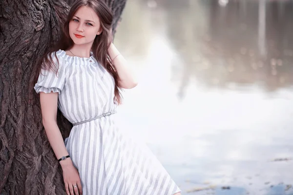 A girl in a spring green park — Stock Photo, Image