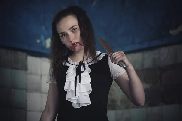 Mädchen Aus Horrorfilm Mit Messer — Stockfoto