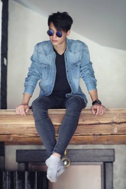 Asya genç adam öğrenci 