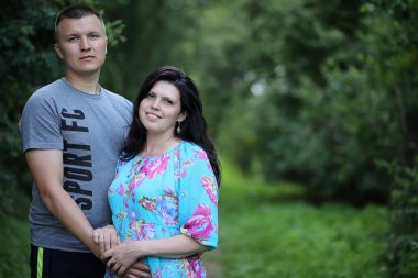 Annem ve iki kızım var.