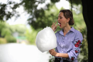 Güzel genç bir çift 