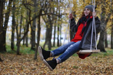 Genç güzel anne ile kızı niteliğine. Bir kız bir 