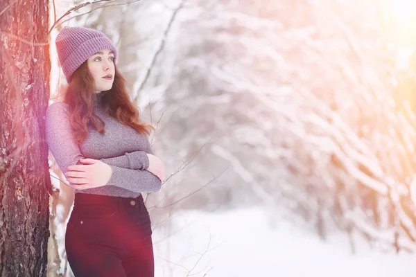 A young girl in a winter park on a walk. Christmas holidays in t — Stock Photo, Image