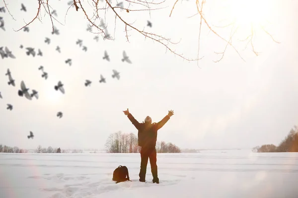 A man on a walk. Winter landscape. Tourist in winter journey. — Stock Photo, Image