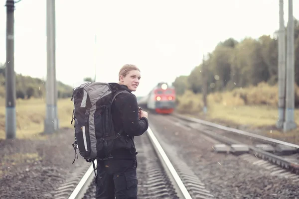 足でバックパック旅行 — ストック写真