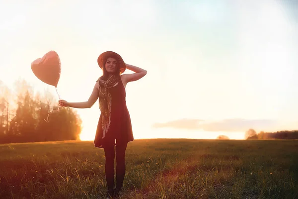 Une Fille Avec Chapeau Lors Une Promenade Dans Parc Une — Photo