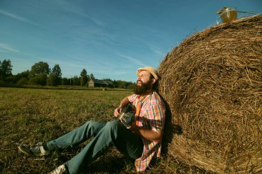 adam gitar ve bira niteliğine