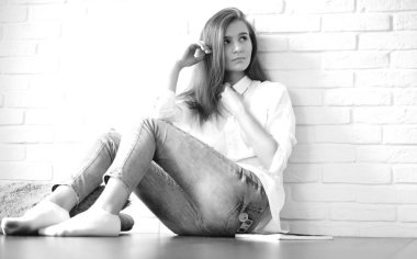 İş yerinde güzel sanatçı